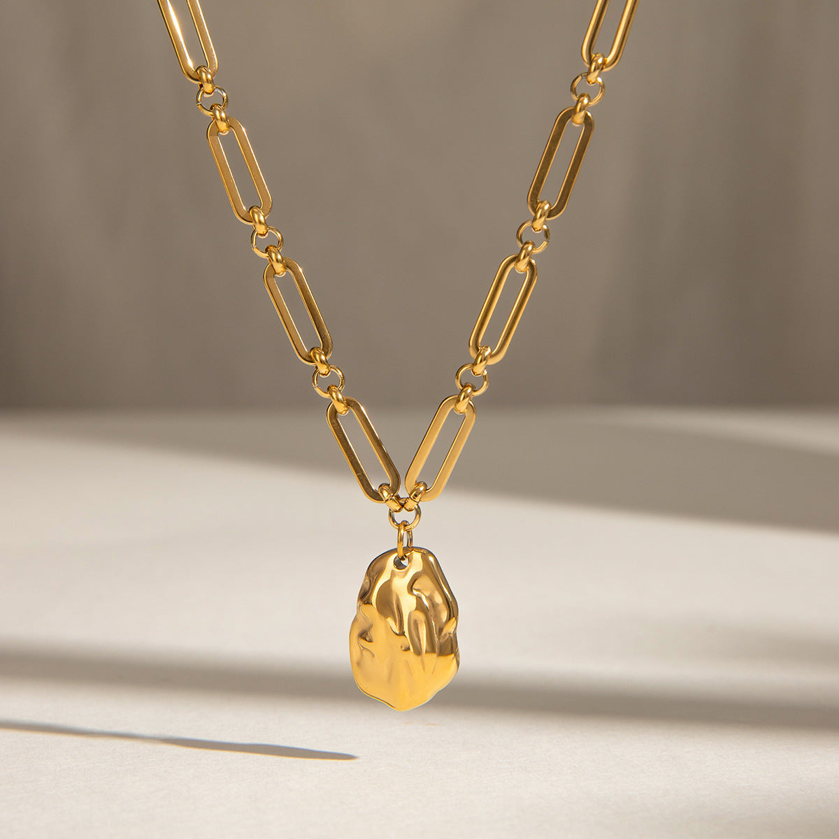 "Golden Geometry" – Damenkette mit Anhänger