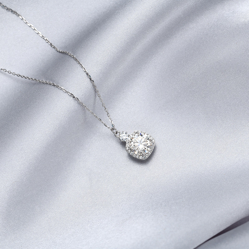 "SilverGlow Square" – Die Kette, die leuchtet wie ein Diamant