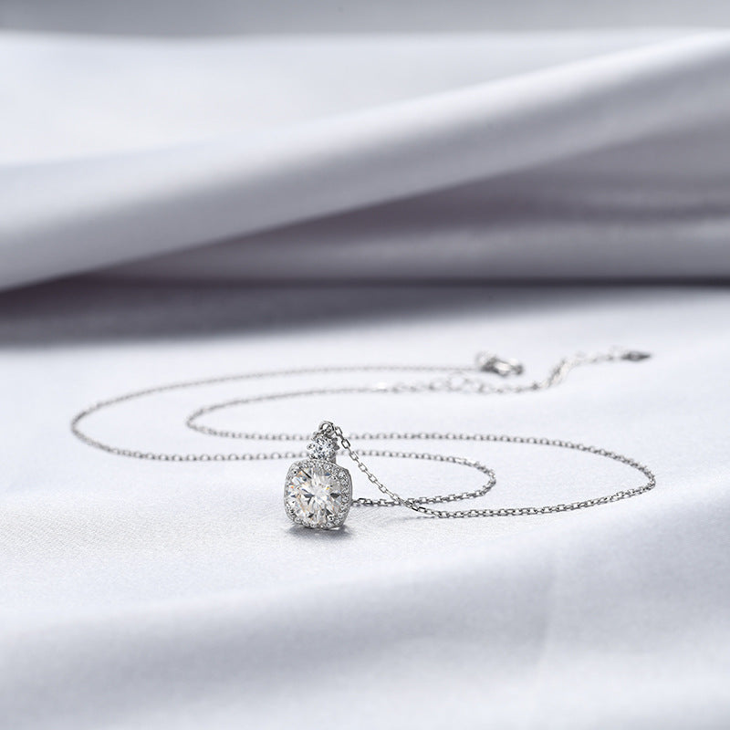 "SilverGlow Square" – Die Kette, die leuchtet wie ein Diamant